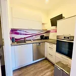 Apartmenthaus Am Dom - Zentrum & Ruhige Lage, Perfekt Fuer Business Trip, Auch Fuer Familie, Viel Platz Mit Kueche Ξενοδοχείο με διαμερίσματα