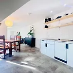 Ξενοδοχείο με διαμερίσματα Apartmenthaus Am Dom - Zentrum & Ruhige Lage, Perfekt Fuer Business Trip, Auch Fuer Familie, Viel Platz Mit Kueche