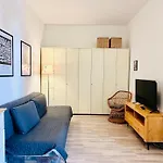 Apartmenthaus Am Dom - Zentrum & Ruhige Lage, Perfekt Fuer Business Trip, Auch Fuer Familie, Viel Platz Mit Kueche Ξενοδοχείο με διαμερίσματα