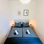 Apartmenthaus Am Dom - Zentrum & Ruhige Lage, Perfekt Fuer Business Trip, Auch Fuer Familie, Viel Platz Mit Kueche Ξενοδοχείο με διαμερίσματα