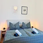 Apartmenthaus Am Dom - Zentrum & Ruhige Lage, Perfekt Fuer Business Trip, Auch Fuer Familie, Viel Platz Mit Kueche