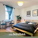 Apartmenthaus Am Dom - Zentrum & Ruhige Lage, Perfekt Fuer Business Trip, Auch Fuer Familie, Viel Platz Mit Kueche Ξενοδοχείο με διαμερίσματα