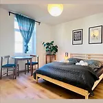 Apartmenthaus Am Dom - Zentrum & Ruhige Lage, Perfekt Fuer Business Trip, Auch Fuer Familie, Viel Platz Mit Kueche 3*