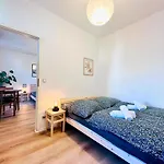 Apartmenthaus Am Dom - Zentrum & Ruhige Lage, Perfekt Fuer Business Trip, Auch Fuer Familie, Viel Platz Mit Kueche Ξενοδοχείο με διαμερίσματα 3*