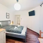 Apartmenthaus Am Dom - Zentrum & Ruhige Lage, Perfekt Fuer Business Trip, Auch Fuer Familie, Viel Platz Mit Kueche 3*