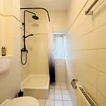 Apartmenthaus Am Dom - Zentrum & Ruhige Lage, Perfekt Fuer Business Trip, Auch Fuer Familie, Viel Platz Mit Kueche 3*