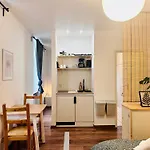 Apartmenthaus Am Dom - Zentrum & Ruhige Lage, Perfekt Fuer Business Trip, Auch Fuer Familie, Viel Platz Mit Kueche 3*