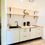 Apartmenthaus Am Dom - Zentrum & Ruhige Lage, Perfekt Fuer Business Trip, Auch Fuer Familie, Viel Platz Mit Kueche Ξενοδοχείο με διαμερίσματα 3*