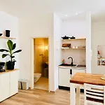 Ξενοδοχείο με διαμερίσματα Apartmenthaus Am Dom - Zentrum & Ruhige Lage, Perfekt Fuer Business Trip, Auch Fuer Familie, Viel Platz Mit Kueche