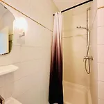 Apartmenthaus Am Dom - Zentrum & Ruhige Lage, Perfekt Fuer Business Trip, Auch Fuer Familie, Viel Platz Mit Kueche Ξενοδοχείο με διαμερίσματα 3*