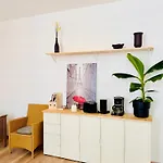 Ξενοδοχείο με διαμερίσματα Apartmenthaus Am Dom - Zentrum & Ruhige Lage, Perfekt Fuer Business Trip, Auch Fuer Familie, Viel Platz Mit Kueche Halle (Saale)