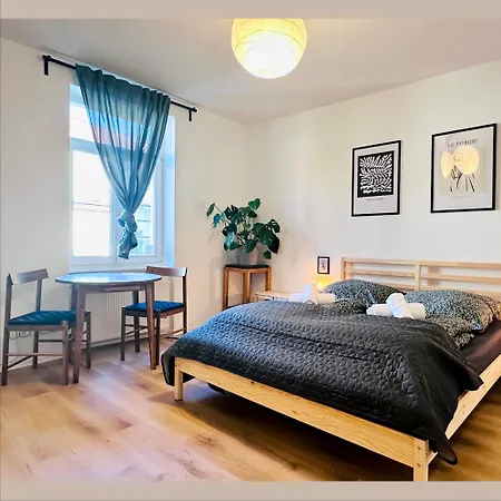 Apartmenthaus Am Dom - Zentrum & Ruhige Lage, Perfekt Fuer Business Trip, Auch Fuer Familie, Viel Platz Mit Kueche 3*