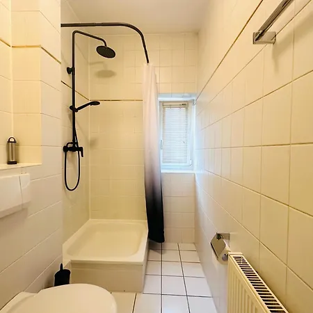 Apartmenthaus Am Dom - Zentrum & Ruhige Lage, Perfekt Fuer Business Trip, Auch Fuer Familie, Viel Platz Mit Kueche 3*