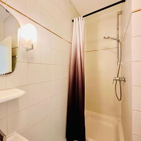 Apartmenthaus Am Dom - Zentrum & Ruhige Lage, Perfekt Fuer Business Trip, Auch Fuer Familie, Viel Platz Mit Kueche شقة فندقية 3*