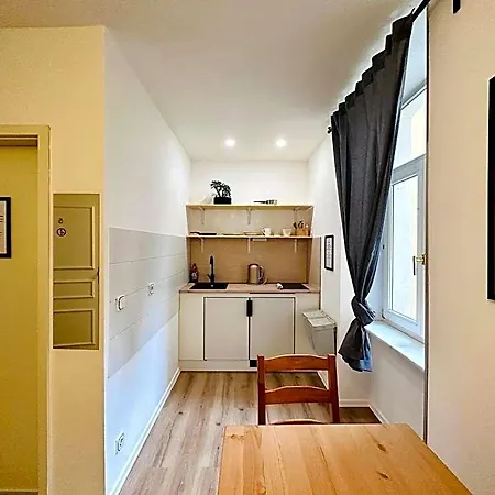 Apartmenthaus Am Dom - Zentrum & Ruhige Lage, Perfekt Fuer Business Trip, Auch Fuer Familie, Viel Platz Mit Kueche Appart hôtel 3*