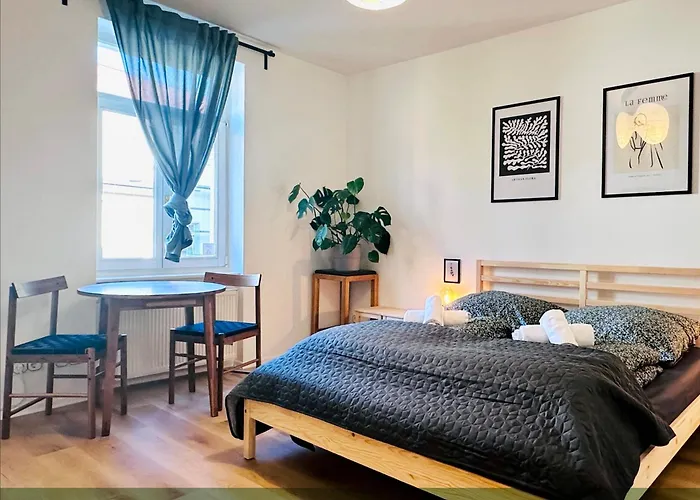 Apartmenthaus Am Dom - Zentrum & Ruhige Lage, Perfekt Fuer Business Trip, Auch Fuer Familie, Viel Platz Mit Kueche アパートホテル