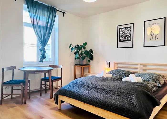 Apartmenthaus Am Dom - Zentrum & Ruhige Lage, Perfekt Fuer Business Trip, Auch Fuer Familie, Viel Platz Mit Kueche 3*