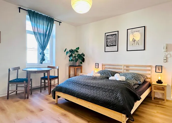 Apartmenthaus Am Dom - Zentrum & Ruhige Lage, Perfekt Fuer Business Trip, Auch Fuer Familie, Viel Platz Mit Kueche 公寓式酒店