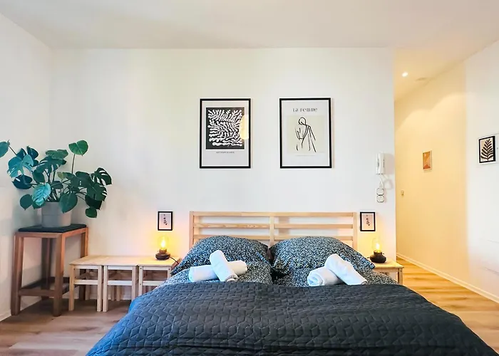 Apartmenthaus Am Dom - Zentrum & Ruhige Lage, Perfekt Fuer Business Trip, Auch Fuer Familie, Viel Platz Mit Kueche 3*