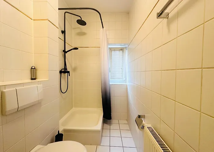 Apartmenthaus Am Dom - Zentrum & Ruhige Lage, Perfekt Fuer Business Trip, Auch Fuer Familie, Viel Platz Mit Kueche 3*