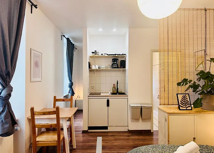 Apartmenthaus Am Dom - Zentrum & Ruhige Lage, Perfekt Fuer Business Trip, Auch Fuer Familie, Viel Platz Mit Kueche 3*