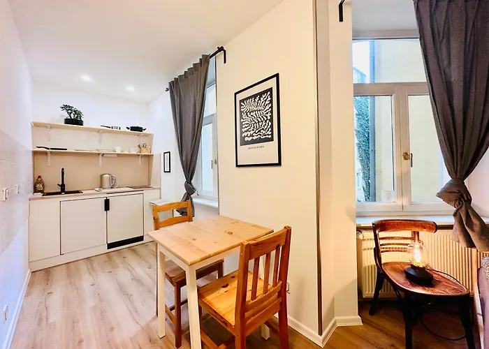 Apartmenthaus Am Dom - Zentrum & Ruhige Lage, Perfekt Fuer Business Trip, Auch Fuer Familie, Viel Platz Mit Kueche アパートホテル 3*