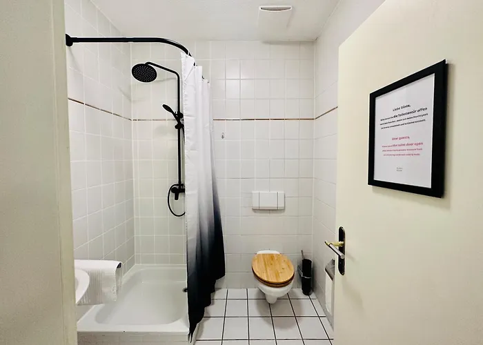 Apartmenthaus Am Dom - Zentrum & Ruhige Lage, Perfekt Fuer Business Trip, Auch Fuer Familie, Viel Platz Mit Kueche 3* ハレ