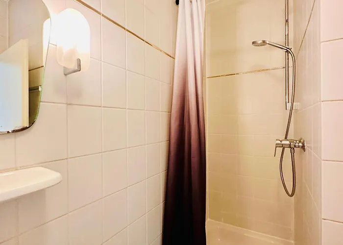 Apartmenthaus Am Dom - Zentrum & Ruhige Lage, Perfekt Fuer Business Trip, Auch Fuer Familie, Viel Platz Mit Kueche アパートホテル 3*