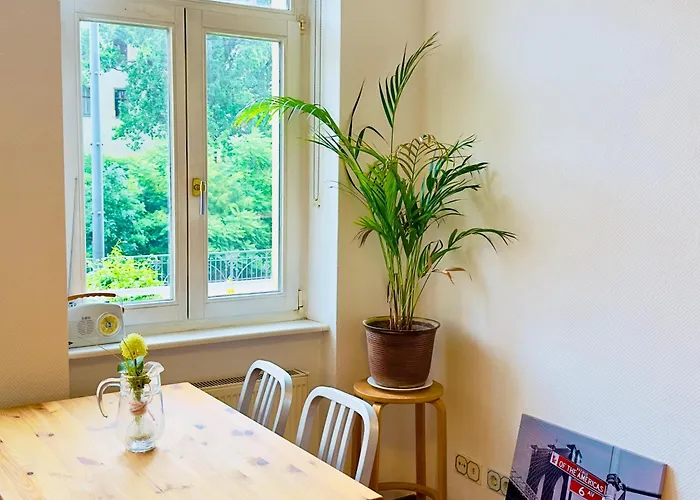 Apartmenthaus Am Dom - Zentrum & Ruhige Lage, Perfekt Fuer Business Trip, Auch Fuer Familie, Viel Platz Mit Kueche 3*